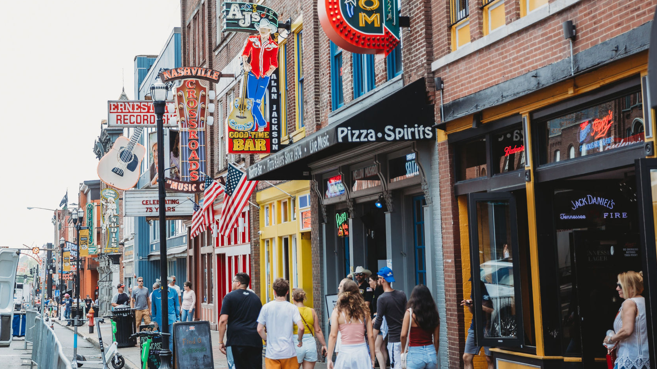 broadway in downtown nashville