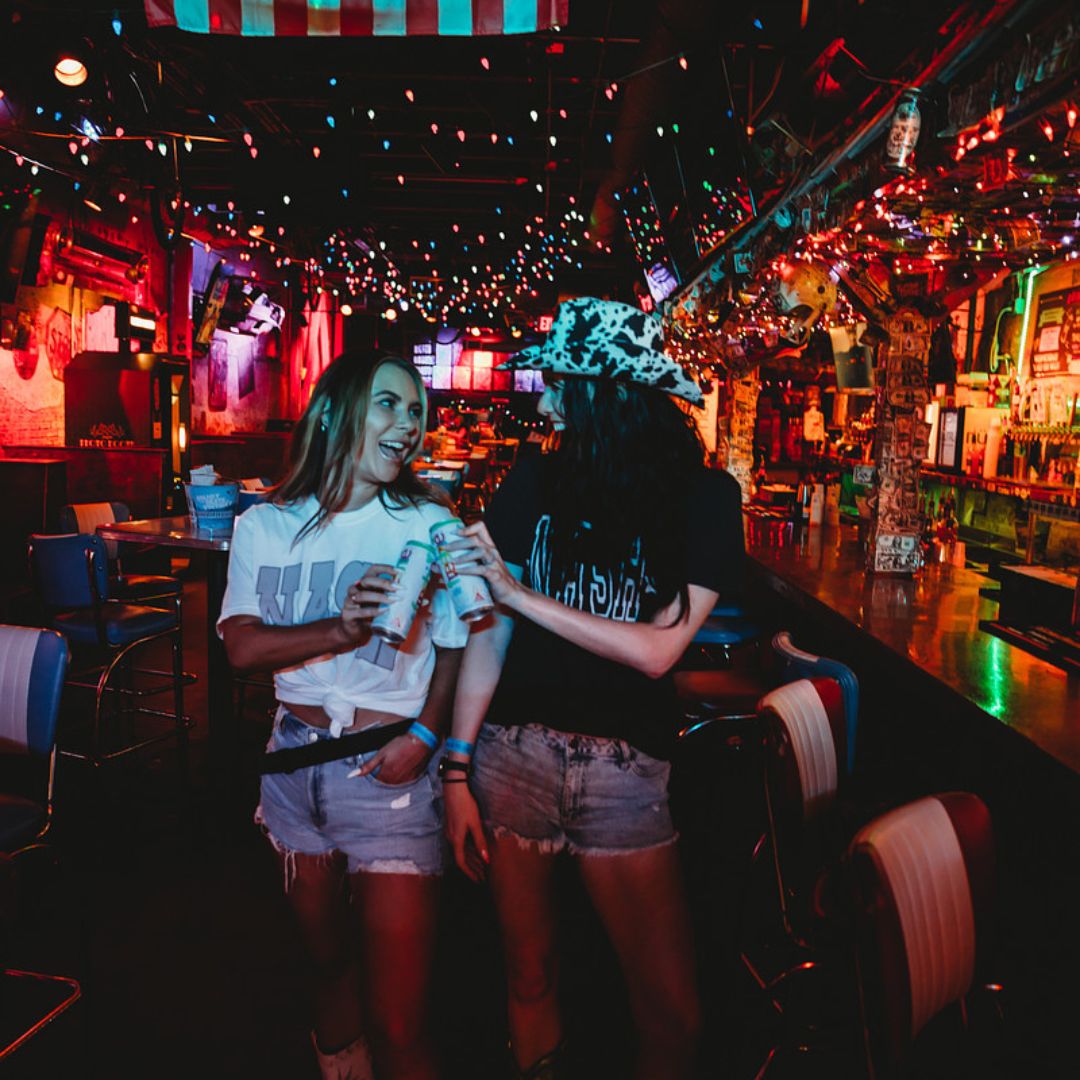 girls cheersing in downtown nashville